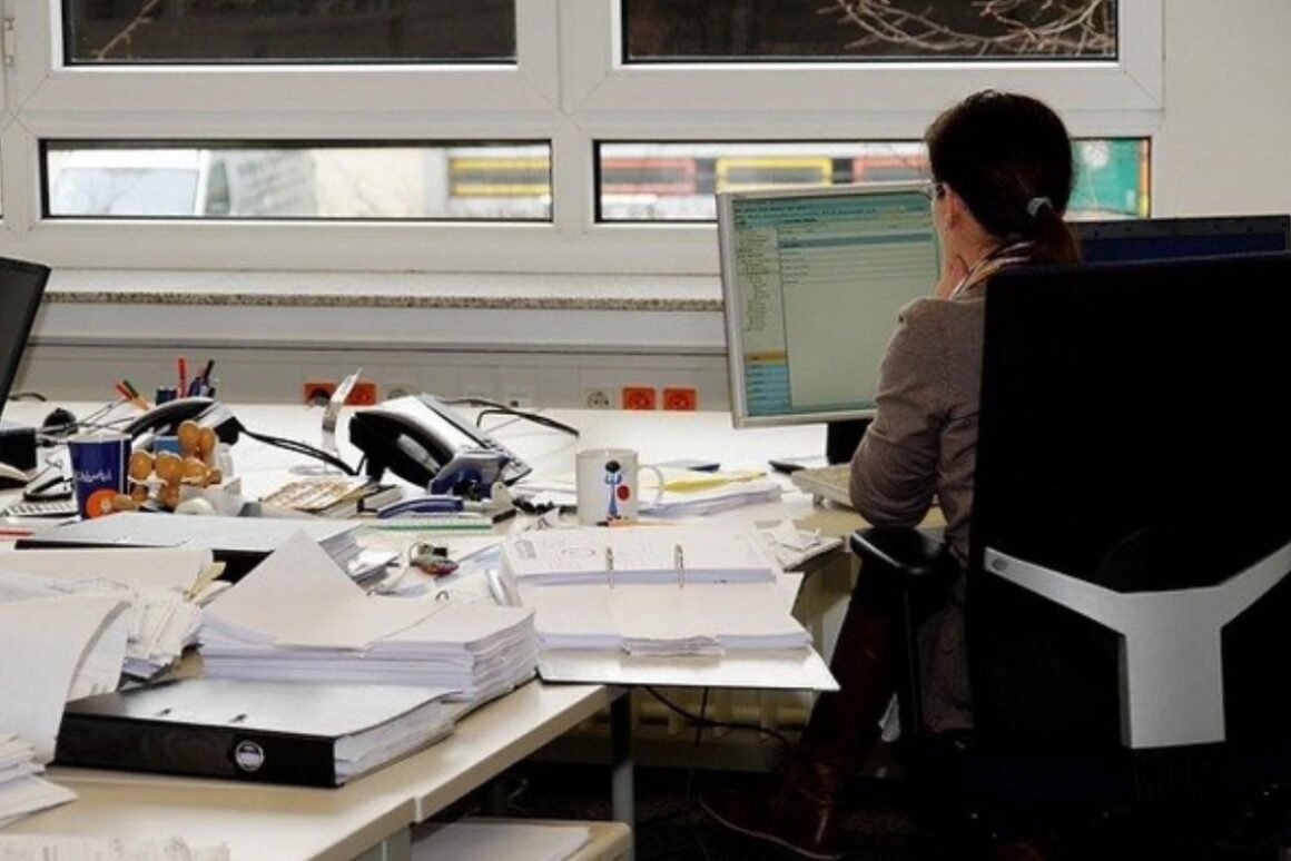 How Much Do Legal Secretaries Make