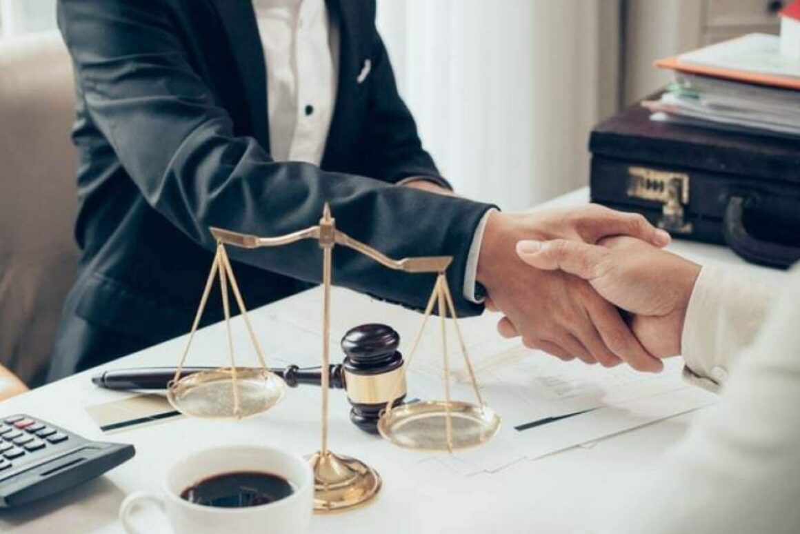 What Is A Corporate Lawyer’s Job Description
