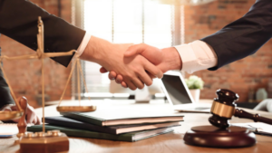 When should a business consult a commercial lawyer? 